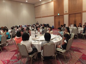 [  ホテルでの夕食は美味しく、ボリュームもあって全部を食べ切れませんでした  ]