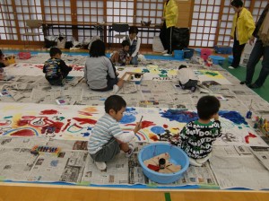 【思う存分に大きな絵を描き上げます】