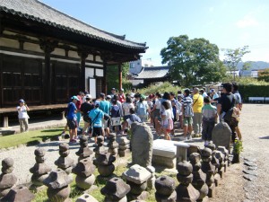 お寺の境内を散策